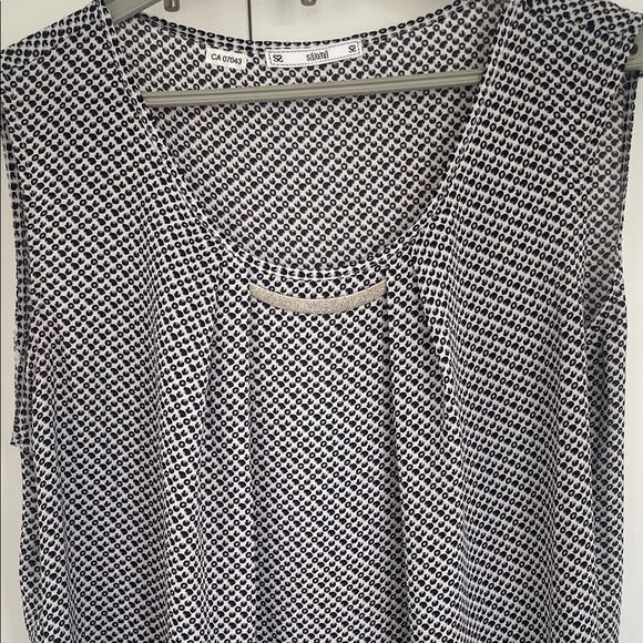 Sioni Sleeveless Black and White Patterned  Top - Chic & Versatile • Size Medium - Picture 9 of 17
